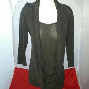Three-quarter sleeve grey shirt